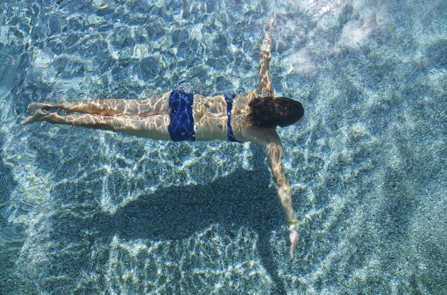Femme Nage Piscine Les Echasses