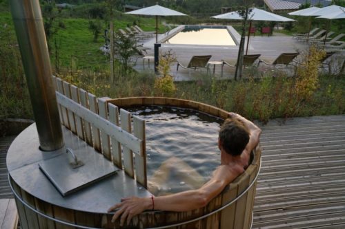 Spa Bois Exterieur Avec Vue Piscine