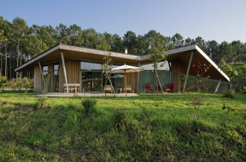 Vue Exterieure Lodge En Bois Avec Terrasse Les Echasses