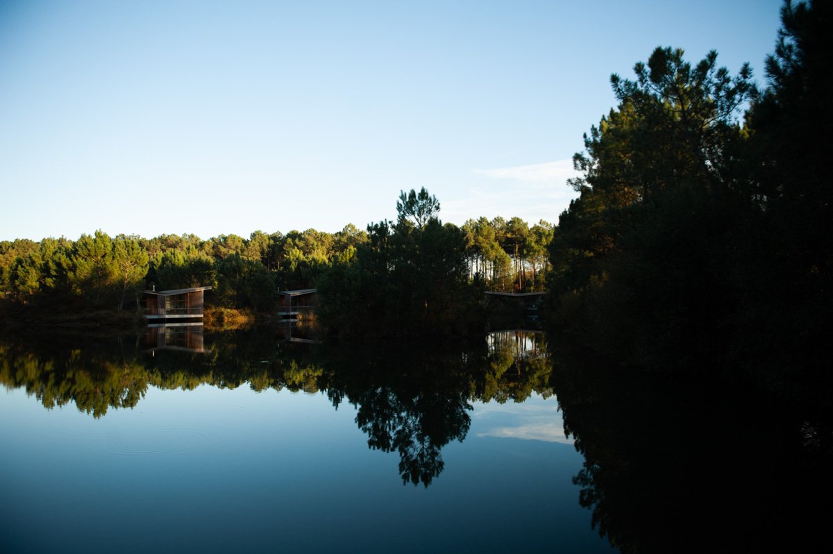 Vue étang et lodges